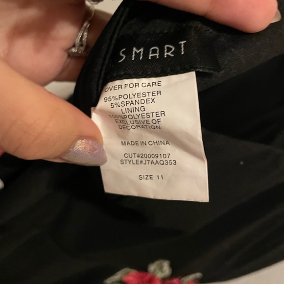 B. Smart Black Dress with Embroidered Roses - Picture 6 of 9